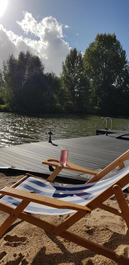 Villa Carafun Aan Het Water Ooltgensplaat Esterno foto