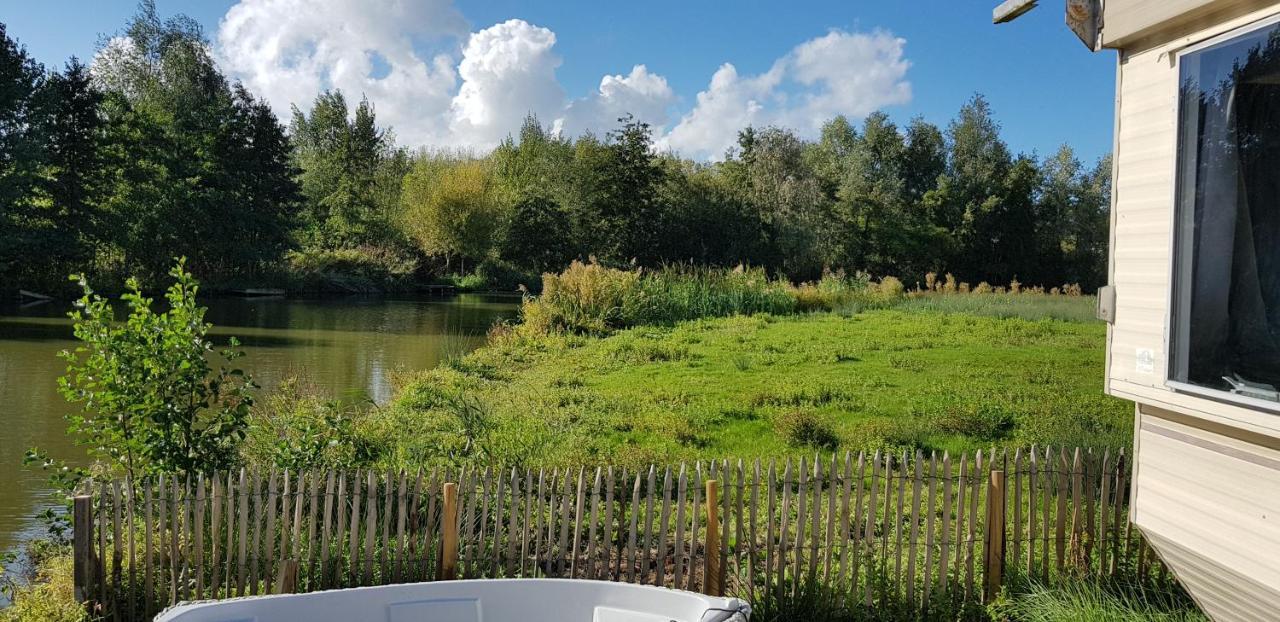 Villa Carafun Aan Het Water Ooltgensplaat Esterno foto