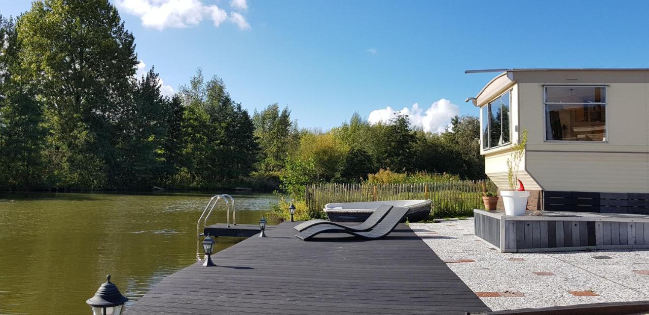 Villa Carafun Aan Het Water Ooltgensplaat Esterno foto