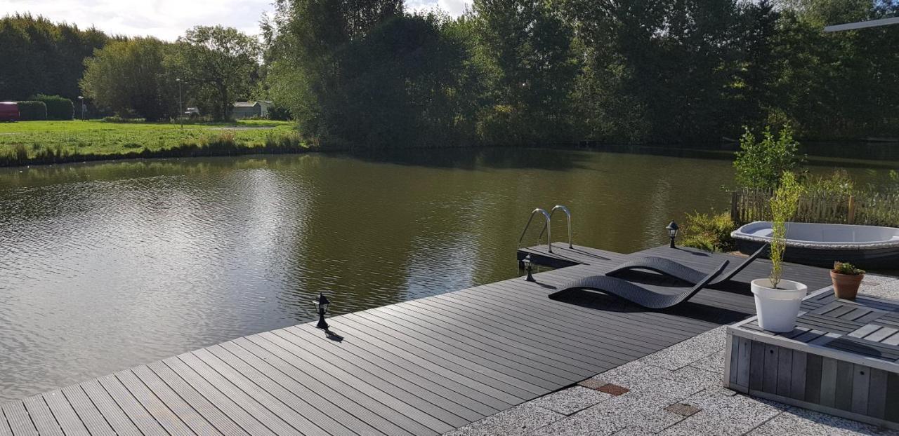Villa Carafun Aan Het Water Ooltgensplaat Esterno foto