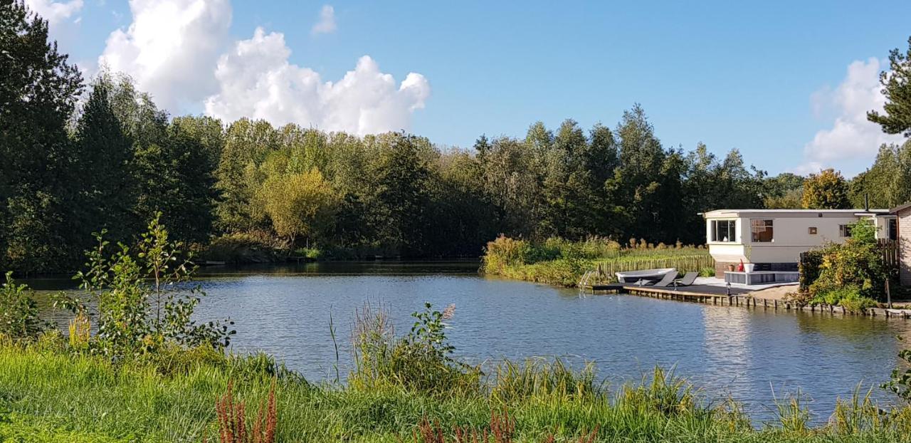 Villa Carafun Aan Het Water Ooltgensplaat Esterno foto