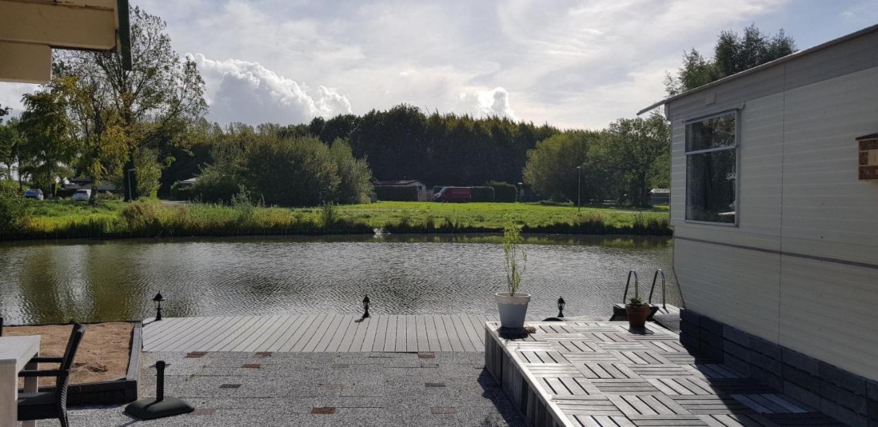 Villa Carafun Aan Het Water Ooltgensplaat Esterno foto