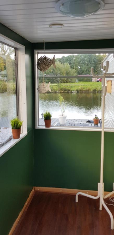 Villa Carafun Aan Het Water Ooltgensplaat Esterno foto