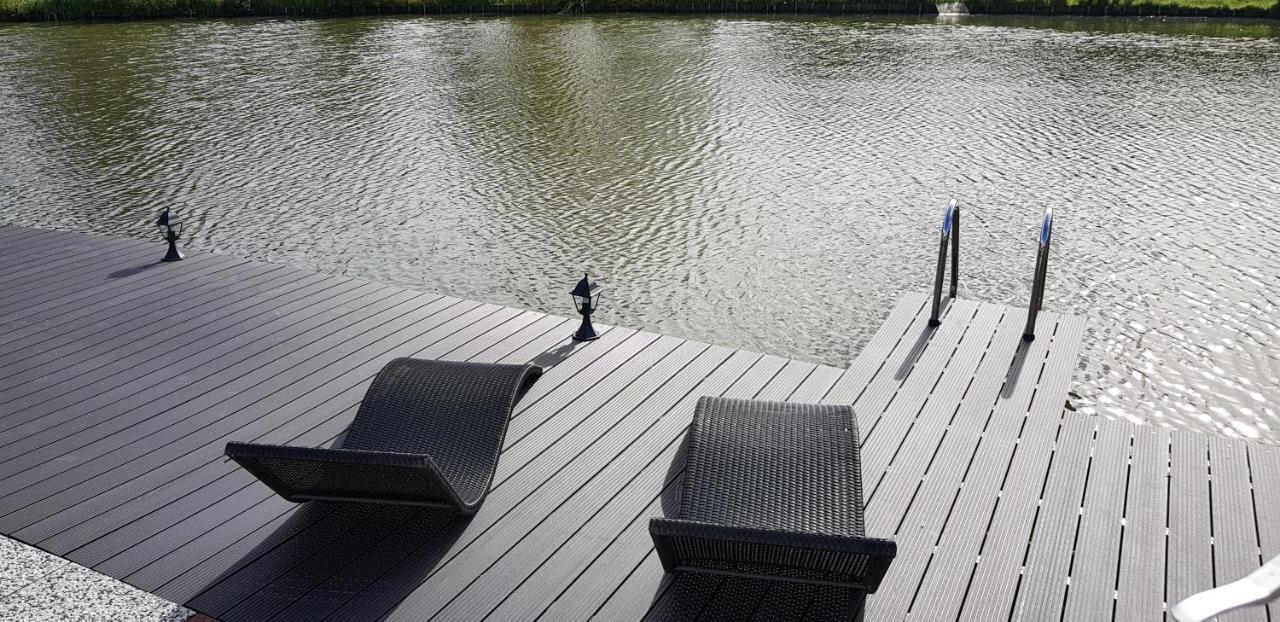 Villa Carafun Aan Het Water Ooltgensplaat Esterno foto