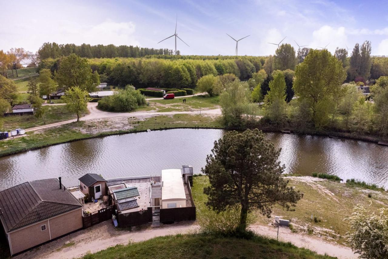 Villa Carafun Aan Het Water Ooltgensplaat Esterno foto