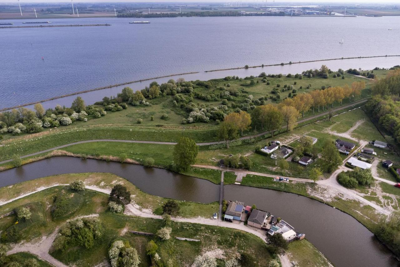 Villa Carafun Aan Het Water Ooltgensplaat Esterno foto