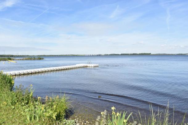 Villa Carafun Aan Het Water Ooltgensplaat Esterno foto