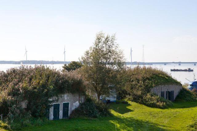 Villa Carafun Aan Het Water Ooltgensplaat Esterno foto